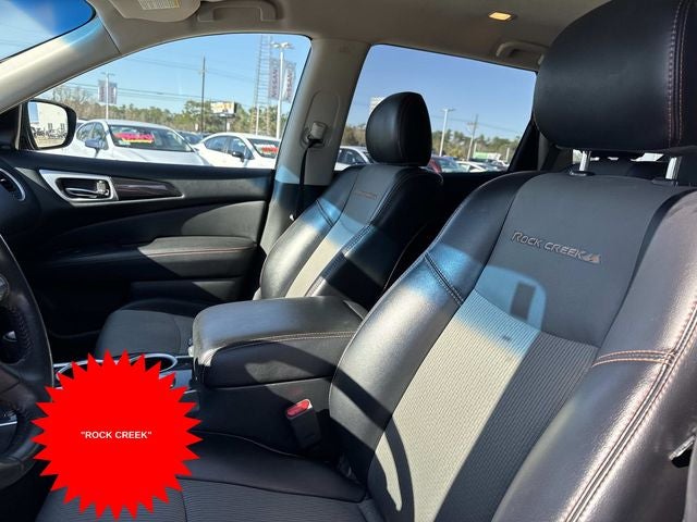 2020 Nissan Pathfinder SV