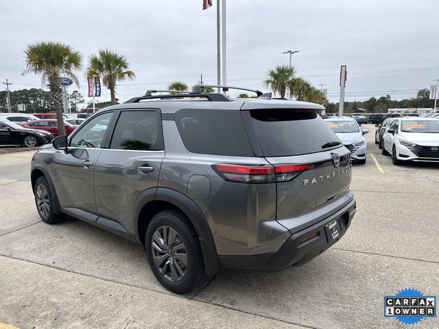 2022 Nissan Pathfinder SV