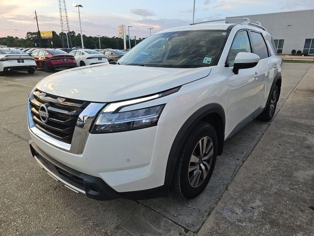 2024 Nissan Pathfinder SL