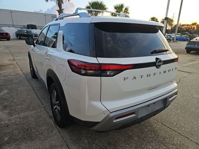 2024 Nissan Pathfinder SL
