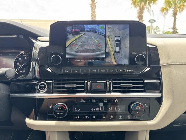 2023 Nissan Pathfinder SL