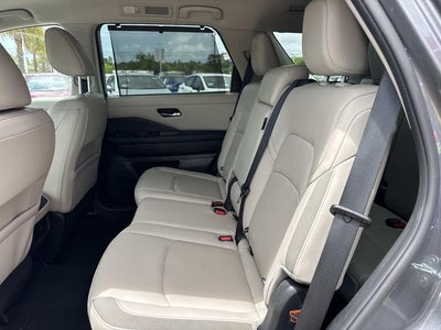 2023 Nissan Pathfinder SL