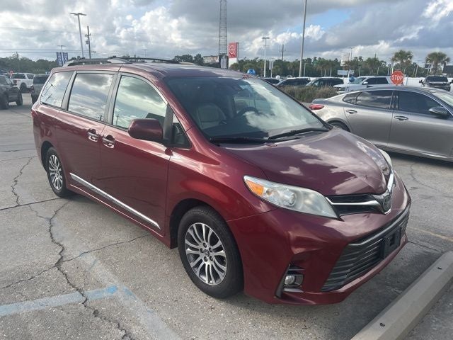2018 Toyota Sienna XLE 8 Passenger