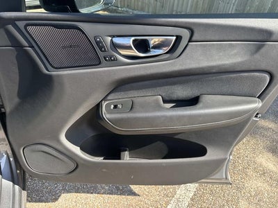 2021 Volvo XC60 Recharge Plug-In Hybrid T8 R-Design