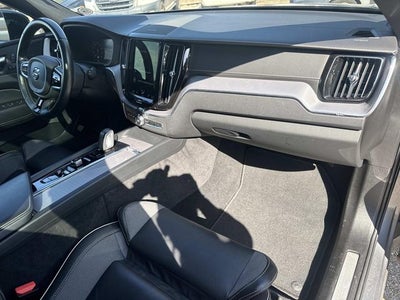 2021 Volvo XC60 Recharge Plug-In Hybrid T8 R-Design