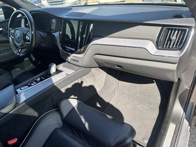 2021 Volvo XC60 Recharge Plug-In Hybrid T8 R-Design