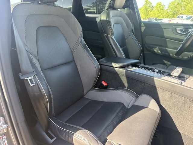 2021 Volvo XC60 Recharge Plug-In Hybrid T8 R-Design